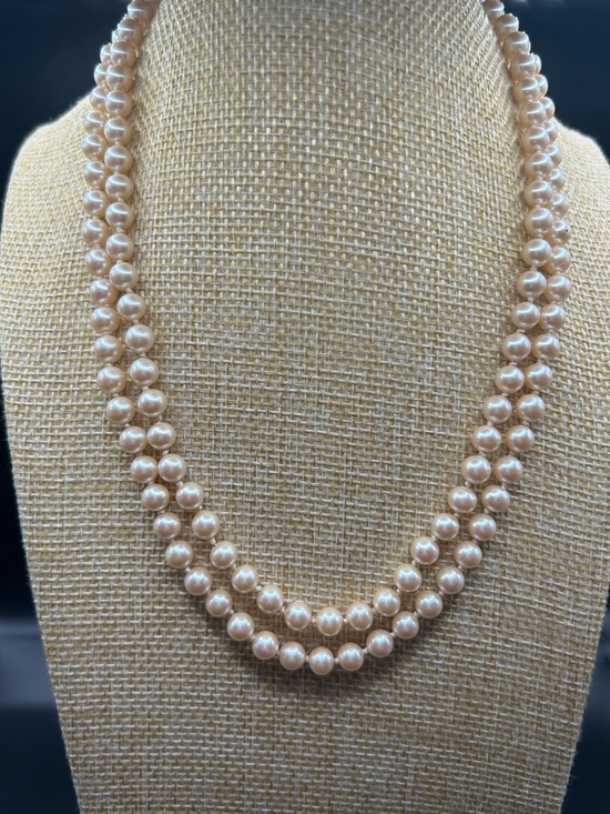 Jewelry - Vintage Double Strand faux Pearl Necklace